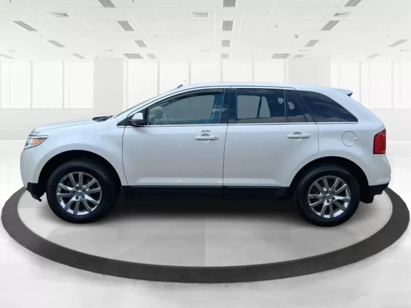 2014 Ford Edge Limited (2FMDK4KC9EB) with an 3.5L V-6 DOHC engine, located at 401 Woodman Dr, Riverside, OH, 45431, (937) 908-9800, 39.760899, -84.123421 - **Elevate Your Family Adventures with the 2014 Ford Edge Limited!**<br /> <br /> Are you ready to transform your daily commutes and weekend adventures? The 2014 Ford Edge Limited is the perfect SUV for families and those who love hitting the open road. With its spacious design, robust performance, a - Photo#5