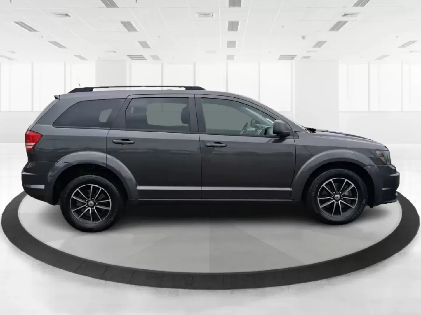 2018 Dodge Journey SE (3C4PDCAB1JT) with an Tigershark MultiAir 2.4L I-4 DOHC engine, located at 1230 East Main St, Xenia, OH, 45385, (937) 908-9800, 39.688026, -83.910172 - **Explore the Open Road with the 2018 Dodge Journey Your Family's Next Adventure Awaits!**<br /> <br /> Are you ready to elevate your family adventures or tackle your daily commute in style? This 2018 Dodge Journey SE is not just a vehicle; it's your gateway to exploration and unforgettable memorie - Photo#1
