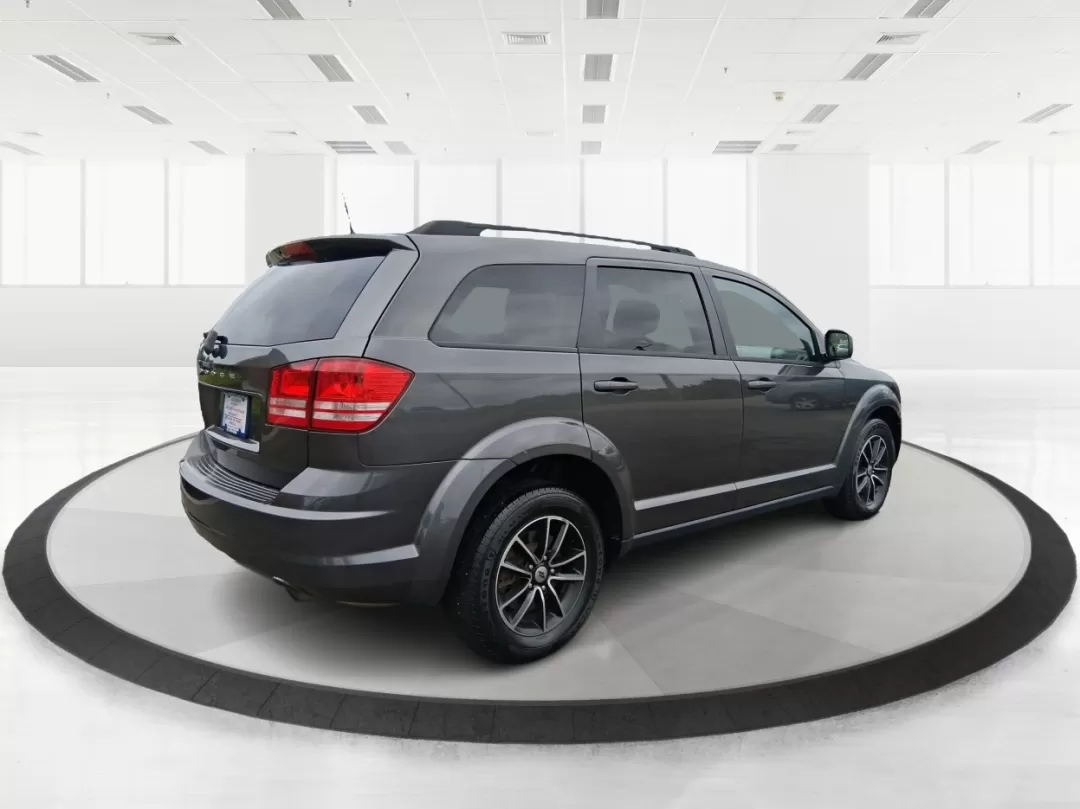 2018 Dodge Journey SE (3C4PDCAB1JT) with an Tigershark MultiAir 2.4L I-4 DOHC engine, located at 1230 East Main St, Xenia, OH, 45385, (937) 908-9800, 39.688026, -83.910172 - Photo#2