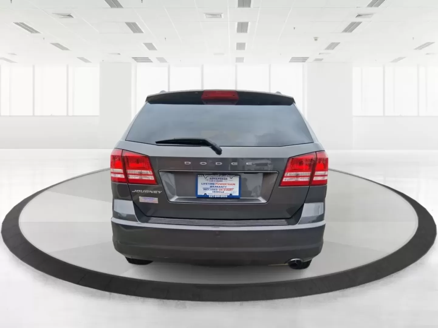 2018 Dodge Journey SE (3C4PDCAB1JT) with an Tigershark MultiAir 2.4L I-4 DOHC engine, located at 1230 East Main St, Xenia, OH, 45385, (937) 908-9800, 39.688026, -83.910172 - **Explore the Open Road with the 2018 Dodge Journey Your Family's Next Adventure Awaits!**<br /> <br /> Are you ready to elevate your family adventures or tackle your daily commute in style? This 2018 Dodge Journey SE is not just a vehicle; it's your gateway to exploration and unforgettable memorie - Photo#3