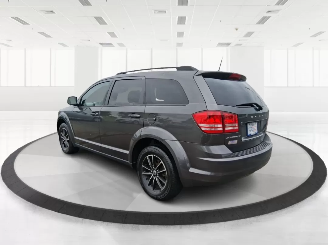 2018 Dodge Journey SE (3C4PDCAB1JT) with an Tigershark MultiAir 2.4L I-4 DOHC engine, located at 1230 East Main St, Xenia, OH, 45385, (937) 908-9800, 39.688026, -83.910172 - Photo#4