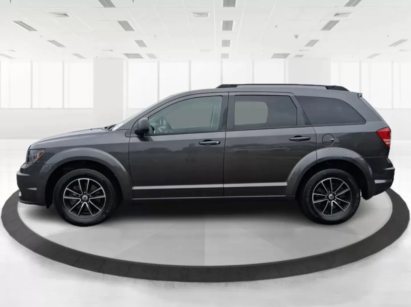2018 Dodge Journey SE (3C4PDCAB1JT) with an Tigershark MultiAir 2.4L I-4 DOHC engine, located at 1230 East Main St, Xenia, OH, 45385, (937) 908-9800, 39.688026, -83.910172 - **Explore the Open Road with the 2018 Dodge Journey Your Family's Next Adventure Awaits!**<br /> <br /> Are you ready to elevate your family adventures or tackle your daily commute in style? This 2018 Dodge Journey SE is not just a vehicle; it's your gateway to exploration and unforgettable memorie - Photo#5