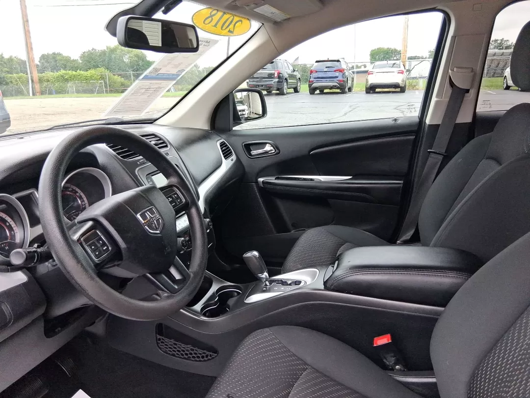 2018 Dodge Journey SE (3C4PDCAB1JT) with an Tigershark MultiAir 2.4L I-4 DOHC engine, located at 1230 East Main St, Xenia, OH, 45385, (937) 908-9800, 39.688026, -83.910172 - Photo#9
