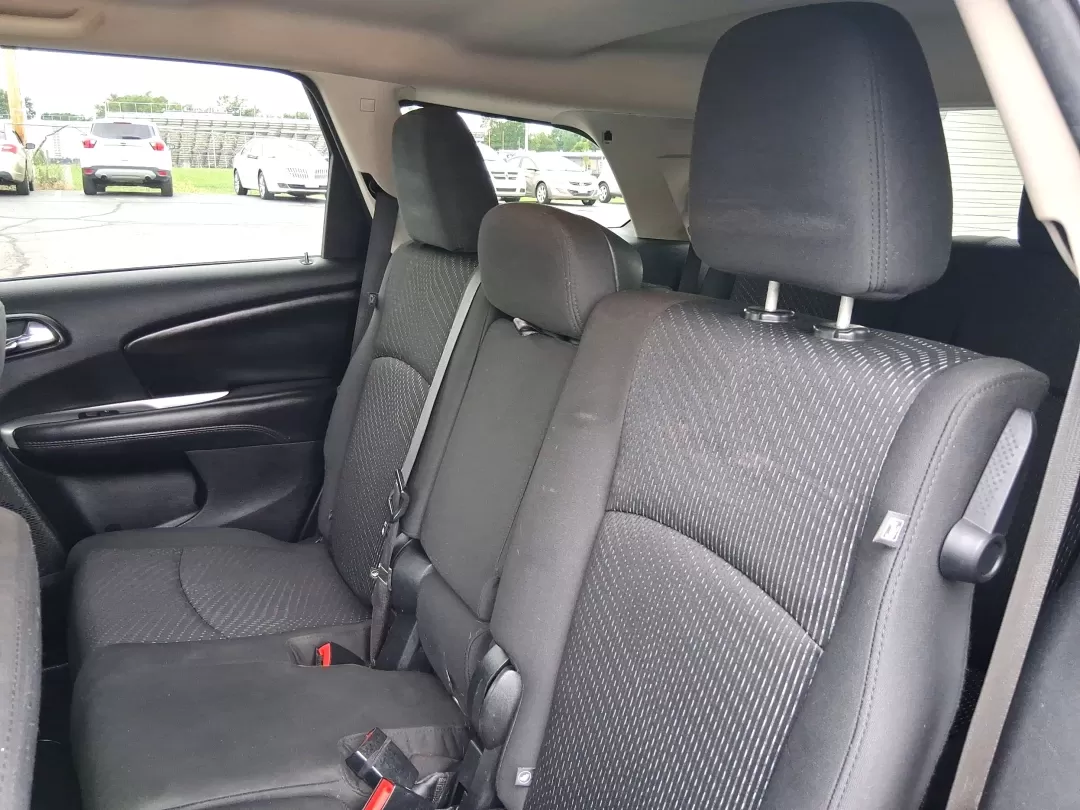 2018 Dodge Journey SE (3C4PDCAB1JT) with an Tigershark MultiAir 2.4L I-4 DOHC engine, located at 1230 East Main St, Xenia, OH, 45385, (937) 908-9800, 39.688026, -83.910172 - Photo#10