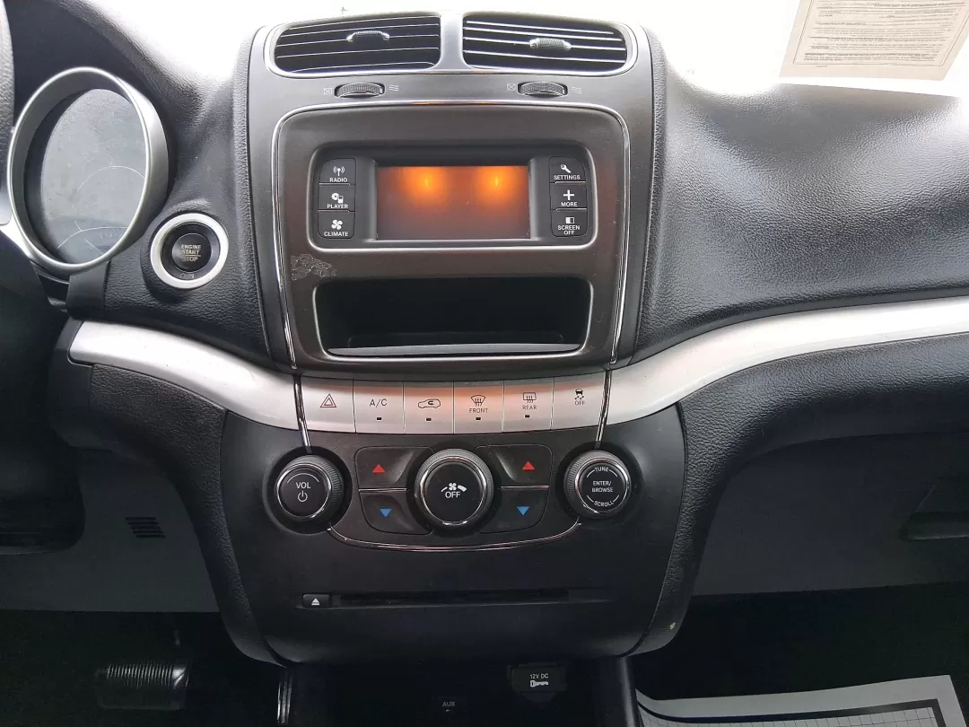 2018 Dodge Journey SE (3C4PDCAB1JT) with an Tigershark MultiAir 2.4L I-4 DOHC engine, located at 1230 East Main St, Xenia, OH, 45385, (937) 908-9800, 39.688026, -83.910172 - Photo#13