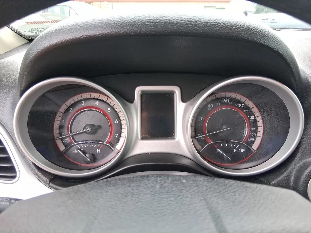 2018 Dodge Journey SE (3C4PDCAB1JT) with an Tigershark MultiAir 2.4L I-4 DOHC engine, located at 1230 East Main St, Xenia, OH, 45385, (937) 908-9800, 39.688026, -83.910172 - Photo#15
