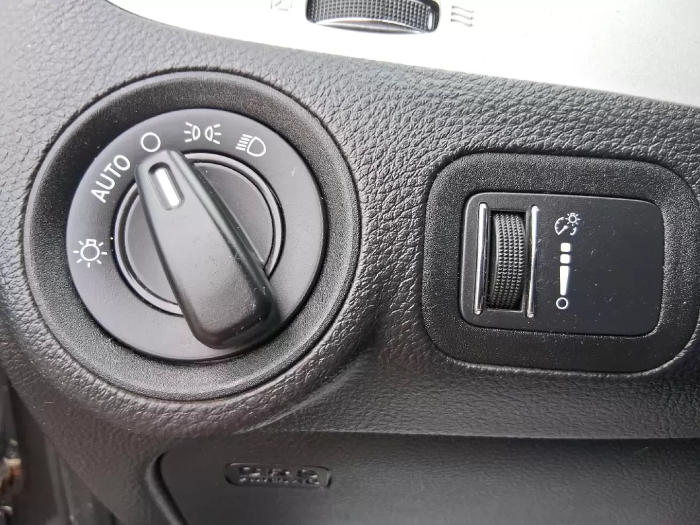 2018 Dodge Journey SE (3C4PDCAB1JT) with an Tigershark MultiAir 2.4L I-4 DOHC engine, located at 1230 East Main St, Xenia, OH, 45385, (937) 908-9800, 39.688026, -83.910172 - **Explore the Open Road with the 2018 Dodge Journey Your Family's Next Adventure Awaits!**<br /> <br /> Are you ready to elevate your family adventures or tackle your daily commute in style? This 2018 Dodge Journey SE is not just a vehicle; it's your gateway to exploration and unforgettable memorie - Photo#17
