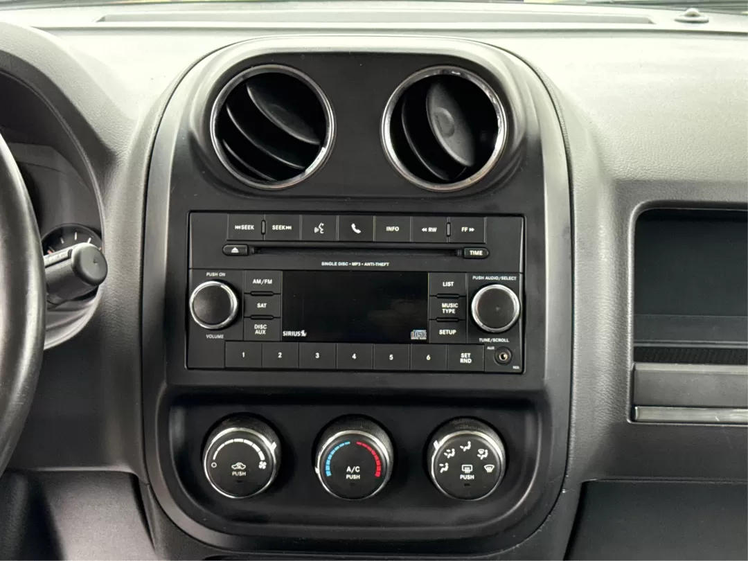 2016 Jeep Patriot High Altitude Edition (1C4NJRFB0GD) with an 2.4L I-4 DOHC engine, located at 1230 East Main St, Xenia, OH, 45385, (937) 908-9800, 39.688026, -83.910172 - Photo#13