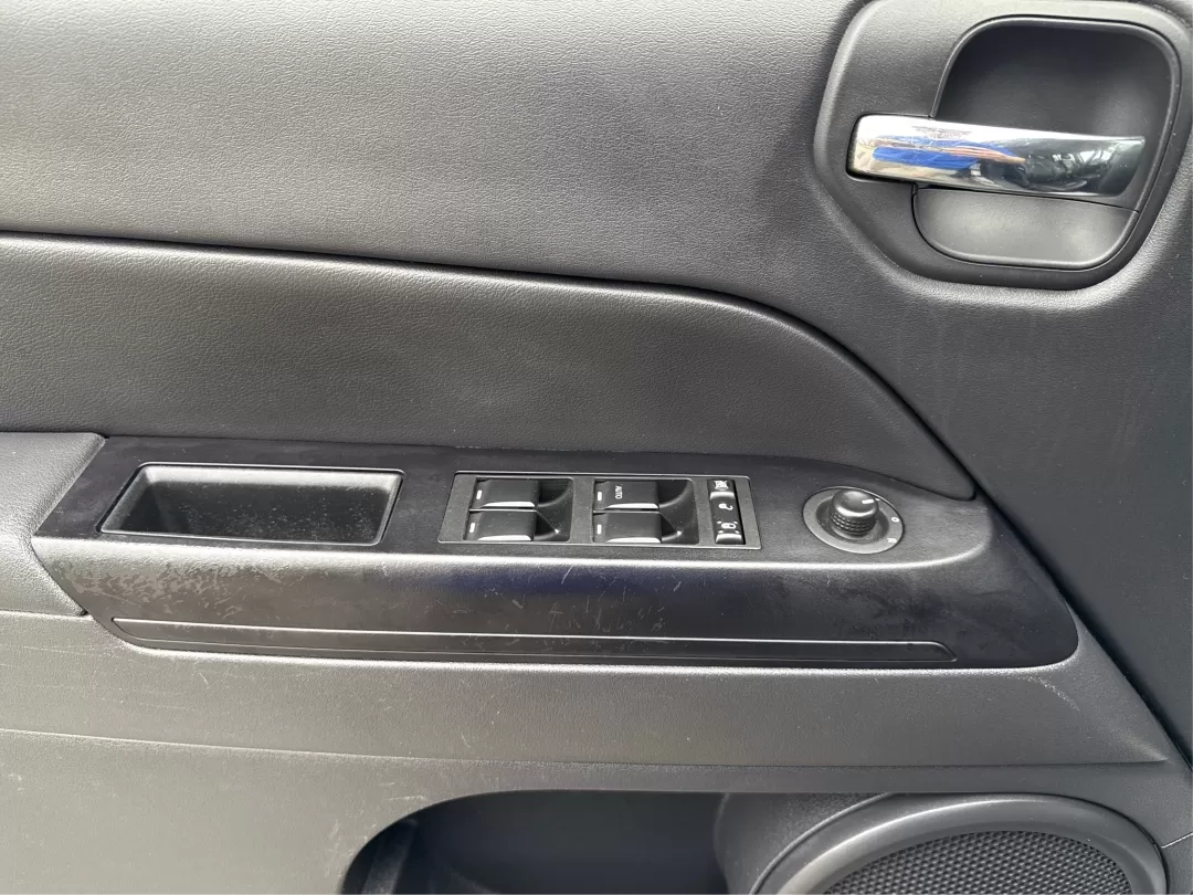 2016 Jeep Patriot High Altitude Edition (1C4NJRFB0GD) with an 2.4L I-4 DOHC engine, located at 1230 East Main St, Xenia, OH, 45385, (937) 908-9800, 39.688026, -83.910172 - Photo#19