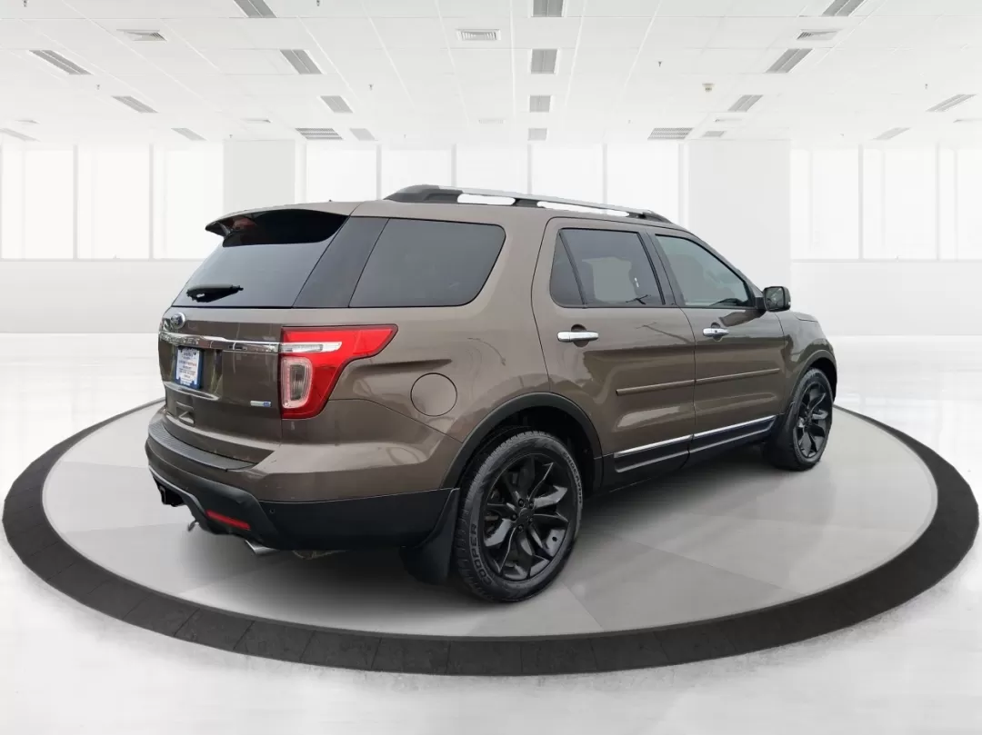 2015 Ford Explorer Limited (1FM5K8F85FG) with an 3.5L V-6 DOHC engine, located at 1230 East Main St, Xenia, OH, 45385, (937) 908-9800, 39.688026, -83.910172 - Photo#2
