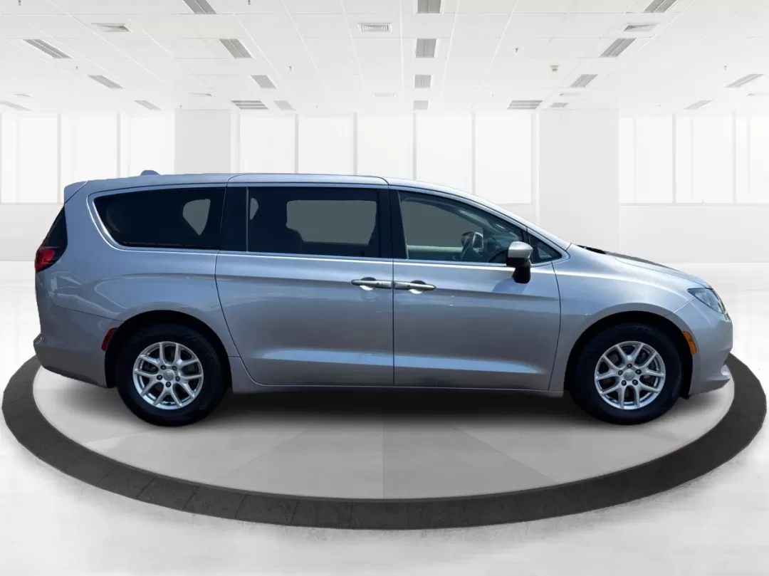 2018 Chrysler Pacifica Touring (2C4RC1DG2JR) with an 3.6L V-6 DOHC engine, located at 1951 S Dayton Lakeview Rd., New Carlisle, OH, 45344, (937) 908-9800, 39.890999, -84.050255 - Discover the ultimate family vehicle that perfectly balances comfort, space, and versatility-the 2018 Chrysler Pacifica Touring. Ideal for growing families and those who crave adventure, this passenger van is ready to take you on unforgettable road trips or to simply navigate the daily grind in styl - Photo#1