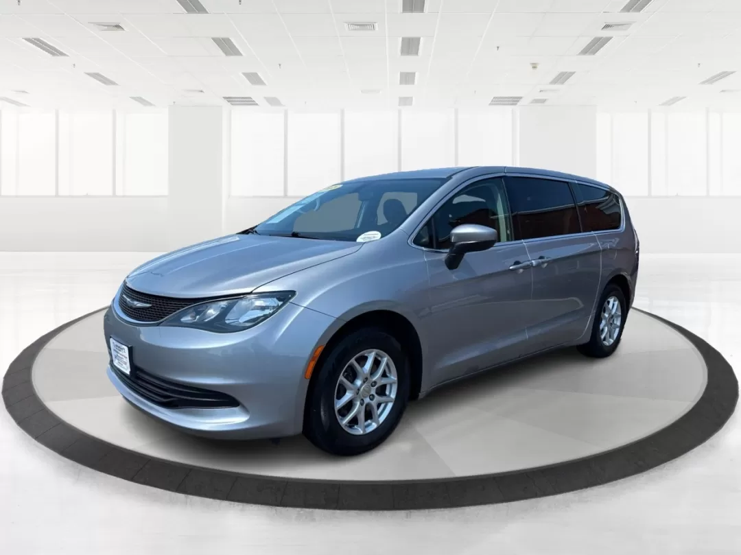 2018 Chrysler Pacifica Touring (2C4RC1DG2JR) with an 3.6L V-6 DOHC engine, located at 1951 S Dayton Lakeview Rd., New Carlisle, OH, 45344, (937) 908-9800, 39.890999, -84.050255 - Discover the ultimate family vehicle that perfectly balances comfort, space, and versatility-the 2018 Chrysler Pacifica Touring. Ideal for growing families and those who crave adventure, this passenger van is ready to take you on unforgettable road trips or to simply navigate the daily grind in styl - Photo#8