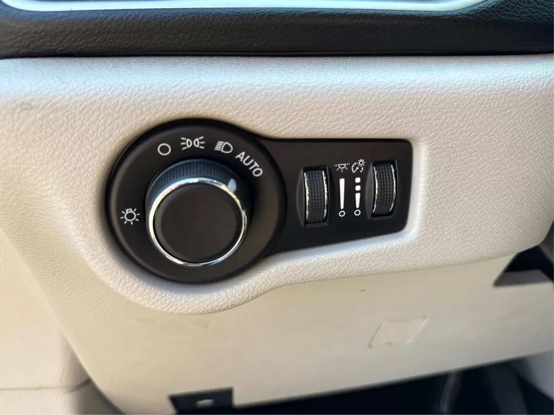 2018 Chrysler Pacifica Touring (2C4RC1DG2JR) with an 3.6L V-6 DOHC engine, located at 1951 S Dayton Lakeview Rd., New Carlisle, OH, 45344, (937) 908-9800, 39.890999, -84.050255 - Discover the ultimate family vehicle that perfectly balances comfort, space, and versatility-the 2018 Chrysler Pacifica Touring. Ideal for growing families and those who crave adventure, this passenger van is ready to take you on unforgettable road trips or to simply navigate the daily grind in styl - Photo#17