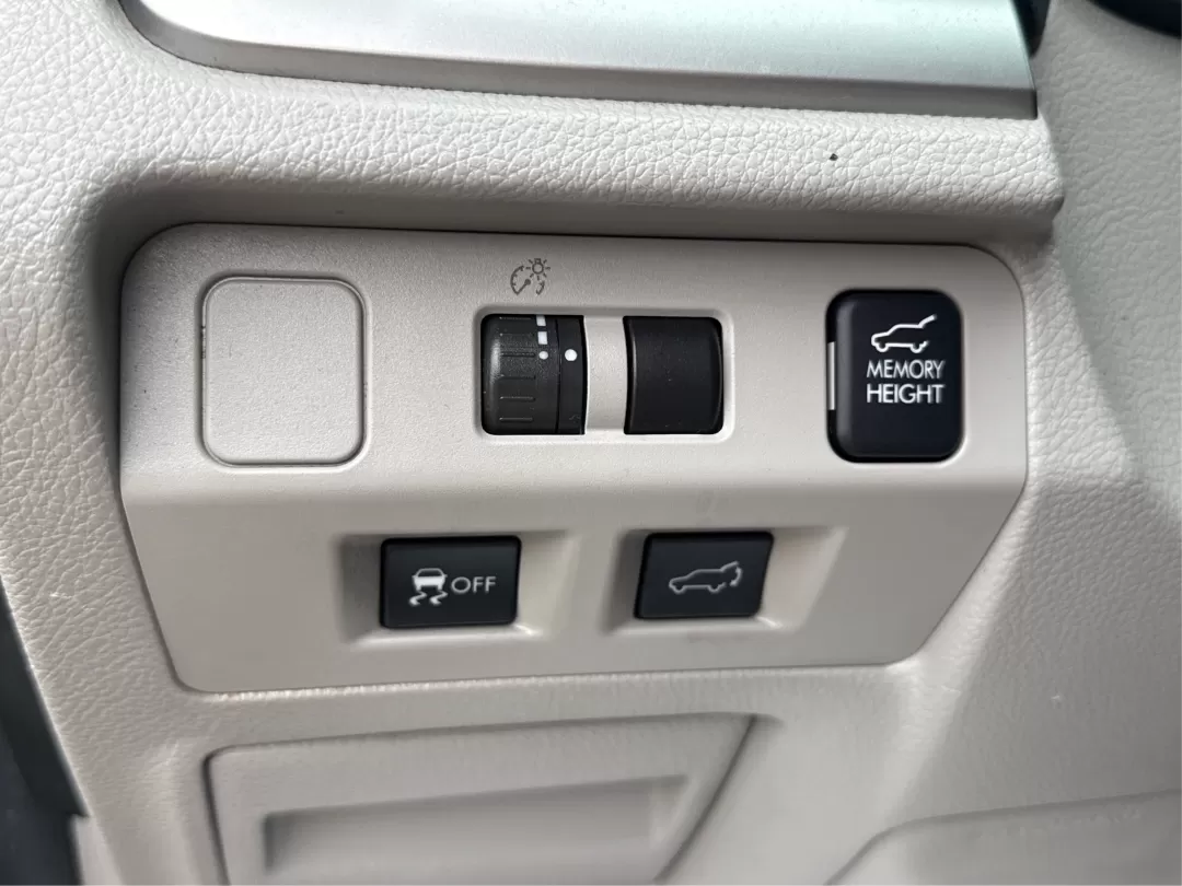 2015 Subaru Forester 2.5i Limited (JF2SJAHCXFH) with an 2.5L H-4 DOHC engine, located at 1230 East Main St, Xenia, OH, 45385, (937) 908-9800, 39.688026, -83.910172 - Photo#17