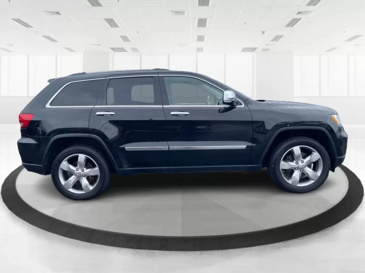 2011 Jeep Grand Cherokee Overland (1J4RR6GT7BC) with an Other engine, located at 8750 N County Rd 25A, Piqua, OH, 45356, (937) 908-9800, 40.164391, -84.232513 - Discover Your Next Adventure with the 2011 Jeep Grand Cherokee Overland<br /> <br /> Unleash your adventurous spirit with the 2011 Jeep Grand Cherokee Overland, available now at Advantage Car and Credit in Fairborn, OH. This rugged yet refined SUV is perfect for those who thrive on weekend escapes, - Photo#1