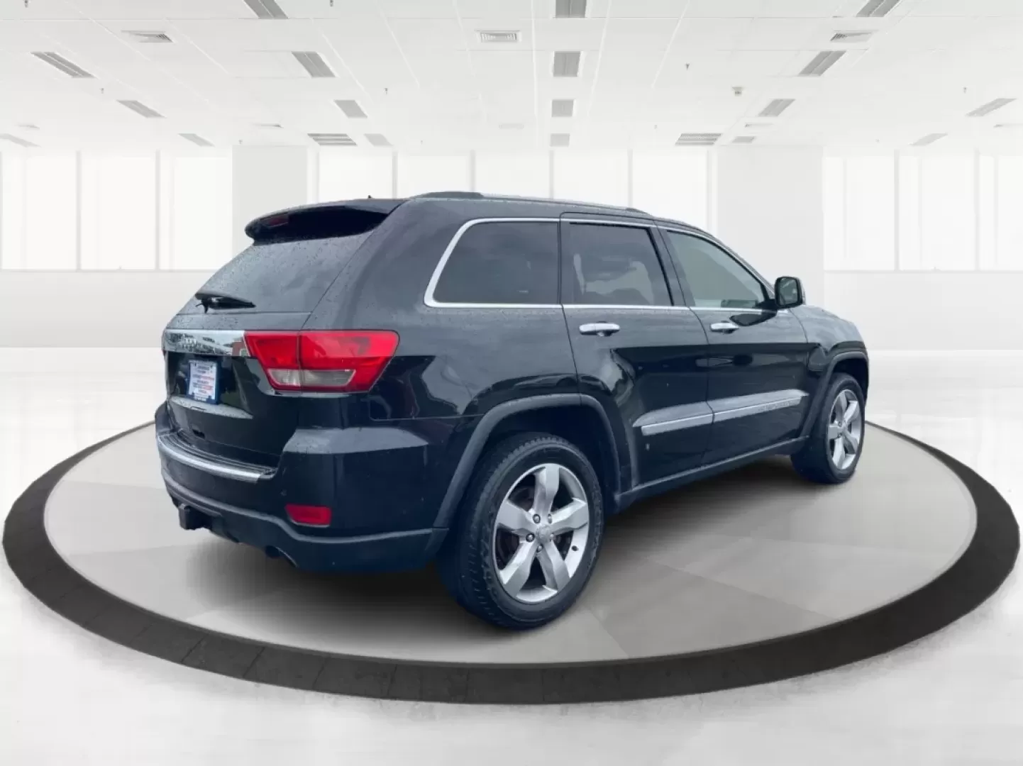 2011 Jeep Grand Cherokee Overland (1J4RR6GT7BC) with an Other engine, located at 8750 N County Rd 25A, Piqua, OH, 45356, (937) 908-9800, 40.164391, -84.232513 - Discover Your Next Adventure with the 2011 Jeep Grand Cherokee Overland<br /> <br /> Unleash your adventurous spirit with the 2011 Jeep Grand Cherokee Overland, available now at Advantage Car and Credit in Fairborn, OH. This rugged yet refined SUV is perfect for those who thrive on weekend escapes, - Photo#2