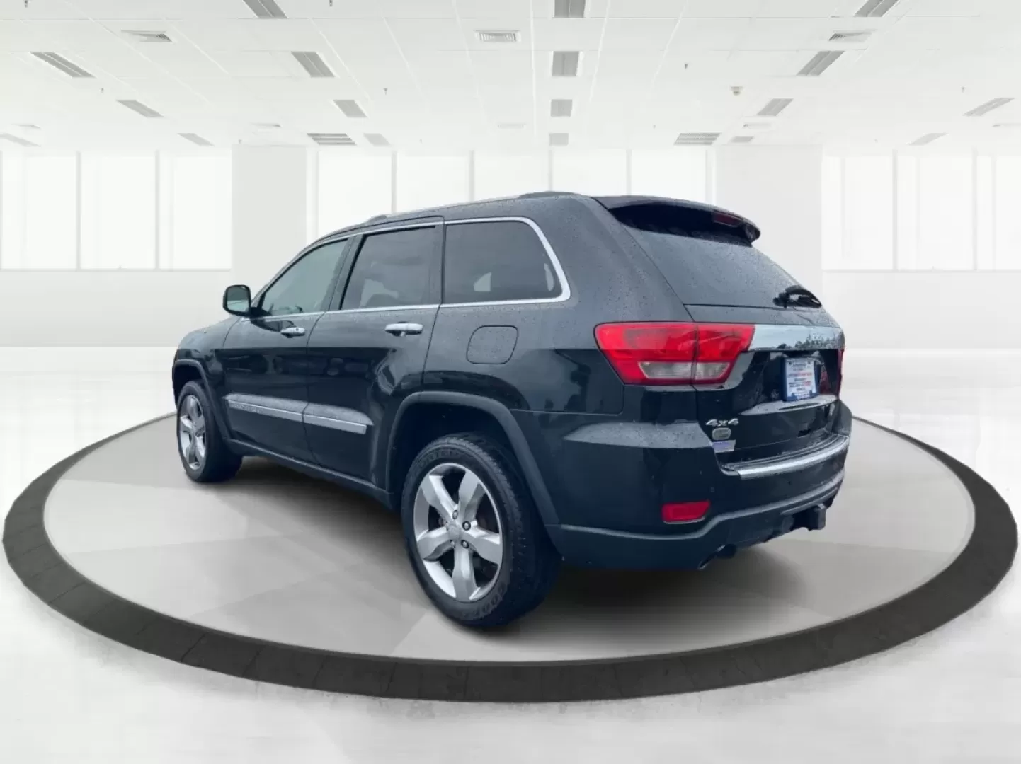 2011 Jeep Grand Cherokee Overland (1J4RR6GT7BC) with an Other engine, located at 8750 N County Rd 25A, Piqua, OH, 45356, (937) 908-9800, 40.164391, -84.232513 - Discover Your Next Adventure with the 2011 Jeep Grand Cherokee Overland<br /> <br /> Unleash your adventurous spirit with the 2011 Jeep Grand Cherokee Overland, available now at Advantage Car and Credit in Fairborn, OH. This rugged yet refined SUV is perfect for those who thrive on weekend escapes, - Photo#4