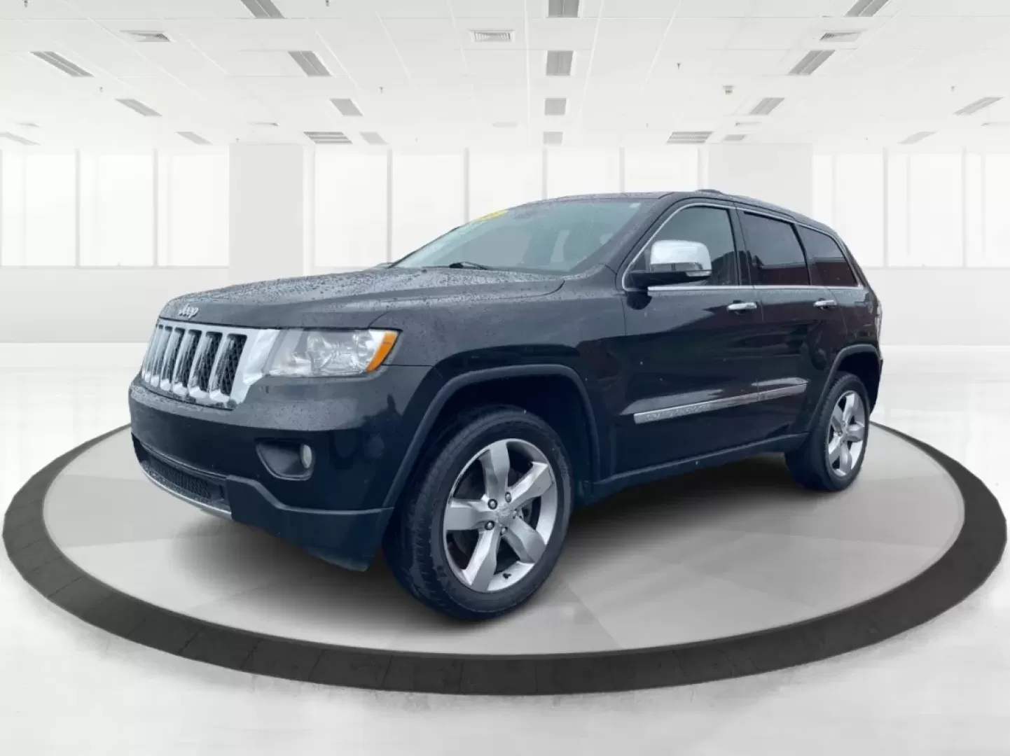 2011 Jeep Grand Cherokee Overland (1J4RR6GT7BC) with an Other engine, located at 8750 N County Rd 25A, Piqua, OH, 45356, (937) 908-9800, 40.164391, -84.232513 - Discover Your Next Adventure with the 2011 Jeep Grand Cherokee Overland<br /> <br /> Unleash your adventurous spirit with the 2011 Jeep Grand Cherokee Overland, available now at Advantage Car and Credit in Fairborn, OH. This rugged yet refined SUV is perfect for those who thrive on weekend escapes, - Photo#8
