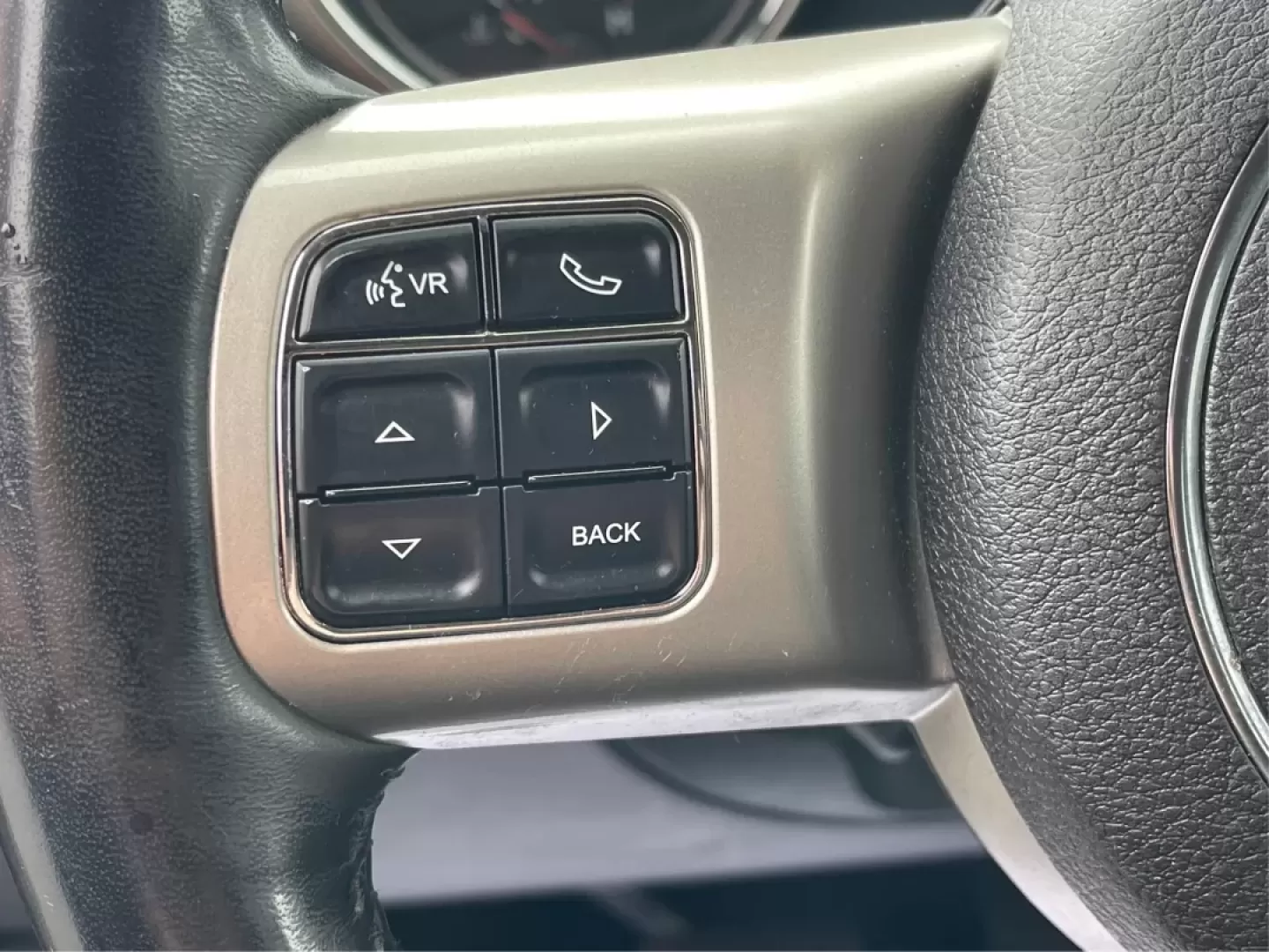 2011 Jeep Grand Cherokee Overland (1J4RR6GT7BC) with an Other engine, located at 8750 N County Rd 25A, Piqua, OH, 45356, (937) 908-9800, 40.164391, -84.232513 - Discover Your Next Adventure with the 2011 Jeep Grand Cherokee Overland<br /> <br /> Unleash your adventurous spirit with the 2011 Jeep Grand Cherokee Overland, available now at Advantage Car and Credit in Fairborn, OH. This rugged yet refined SUV is perfect for those who thrive on weekend escapes, - Photo#16