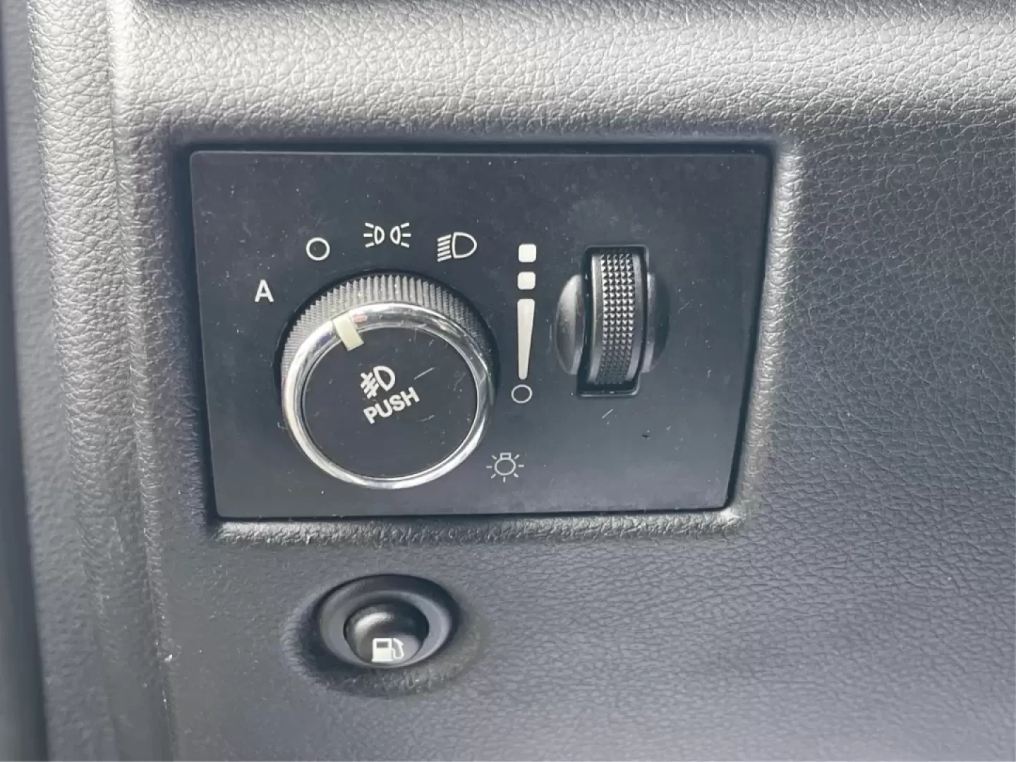 2011 Jeep Grand Cherokee Overland (1J4RR6GT7BC) with an Other engine, located at 8750 N County Rd 25A, Piqua, OH, 45356, (937) 908-9800, 40.164391, -84.232513 - Discover Your Next Adventure with the 2011 Jeep Grand Cherokee Overland<br /> <br /> Unleash your adventurous spirit with the 2011 Jeep Grand Cherokee Overland, available now at Advantage Car and Credit in Fairborn, OH. This rugged yet refined SUV is perfect for those who thrive on weekend escapes, - Photo#17