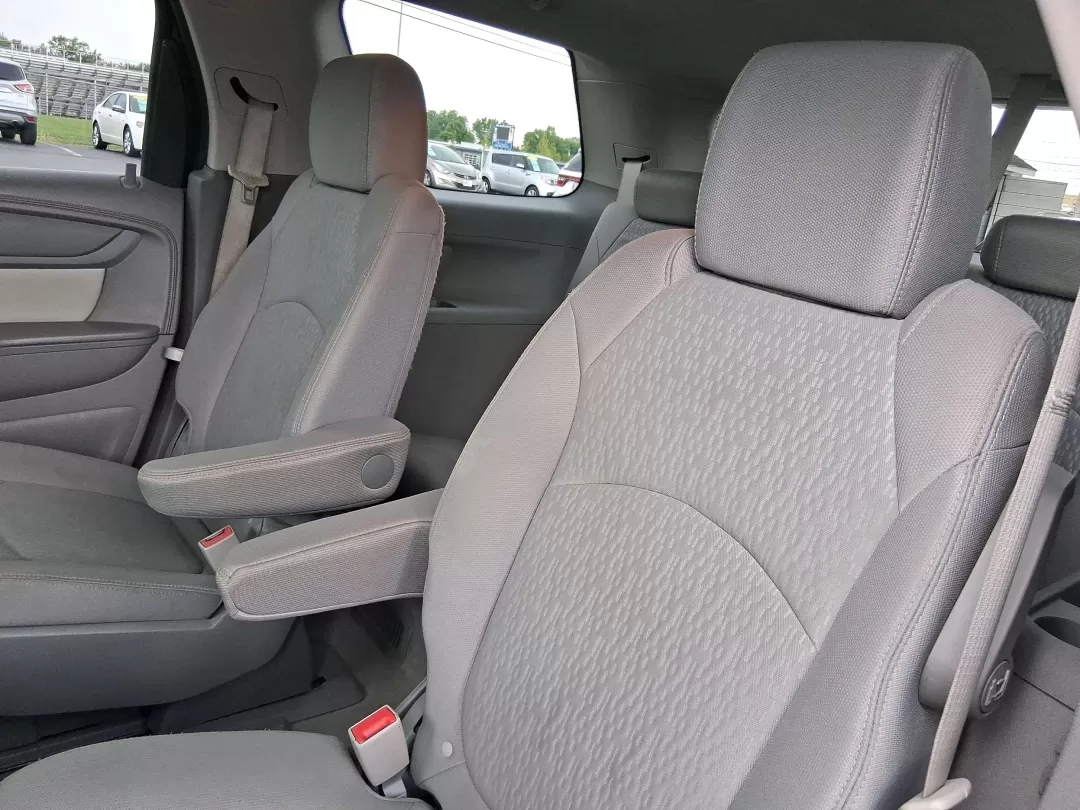 2011 Jeep Grand Cherokee Overland (1J4RR6GT7BC) with an Other engine, located at 8750 N County Rd 25A, Piqua, OH, 45356, (937) 908-9800, 40.164391, -84.232513 - Discover Your Next Adventure with the 2011 Jeep Grand Cherokee Overland<br /> <br /> Unleash your adventurous spirit with the 2011 Jeep Grand Cherokee Overland, available now at Advantage Car and Credit in Fairborn, OH. This rugged yet refined SUV is perfect for those who thrive on weekend escapes, - Photo#10