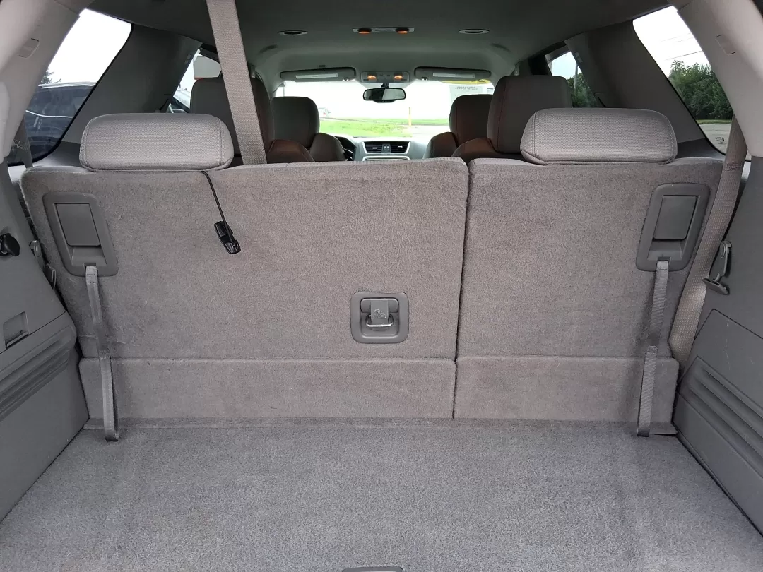 2011 Jeep Grand Cherokee Overland (1J4RR6GT7BC) with an Other engine, located at 8750 N County Rd 25A, Piqua, OH, 45356, (937) 908-9800, 40.164391, -84.232513 - Discover Your Next Adventure with the 2011 Jeep Grand Cherokee Overland<br /> <br /> Unleash your adventurous spirit with the 2011 Jeep Grand Cherokee Overland, available now at Advantage Car and Credit in Fairborn, OH. This rugged yet refined SUV is perfect for those who thrive on weekend escapes, - Photo#12