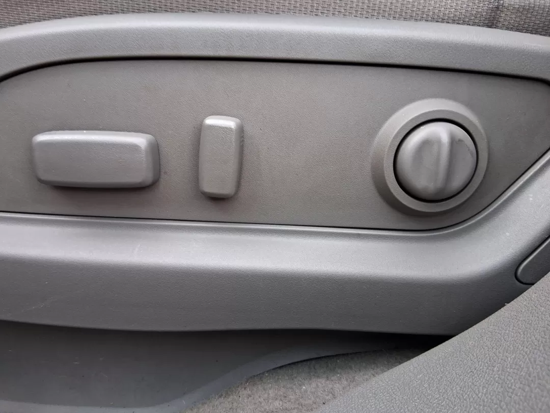 2011 Jeep Grand Cherokee Overland (1J4RR6GT7BC) with an Other engine, located at 8750 N County Rd 25A, Piqua, OH, 45356, (937) 908-9800, 40.164391, -84.232513 - Discover Your Next Adventure with the 2011 Jeep Grand Cherokee Overland<br /> <br /> Unleash your adventurous spirit with the 2011 Jeep Grand Cherokee Overland, available now at Advantage Car and Credit in Fairborn, OH. This rugged yet refined SUV is perfect for those who thrive on weekend escapes, - Photo#18