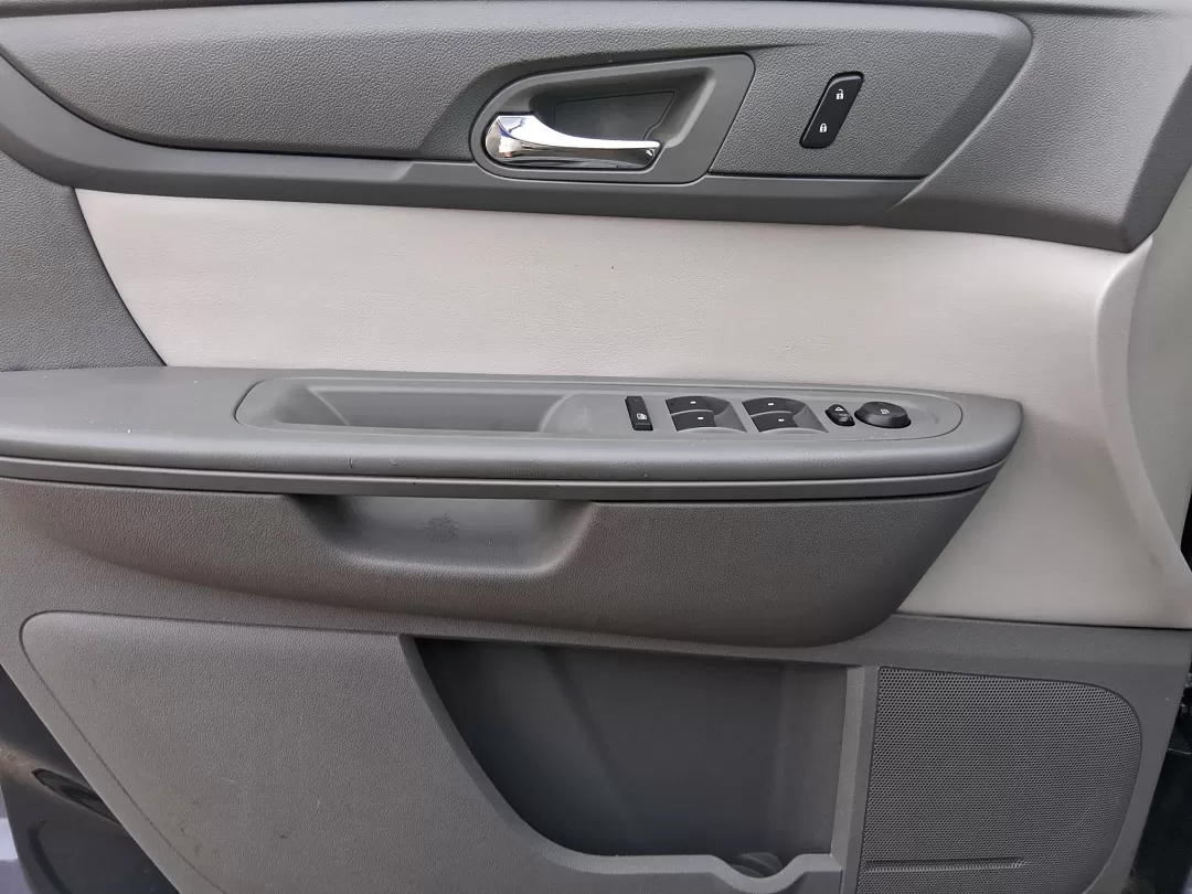 2011 Jeep Grand Cherokee Overland (1J4RR6GT7BC) with an Other engine, located at 8750 N County Rd 25A, Piqua, OH, 45356, (937) 908-9800, 40.164391, -84.232513 - Discover Your Next Adventure with the 2011 Jeep Grand Cherokee Overland<br /> <br /> Unleash your adventurous spirit with the 2011 Jeep Grand Cherokee Overland, available now at Advantage Car and Credit in Fairborn, OH. This rugged yet refined SUV is perfect for those who thrive on weekend escapes, - Photo#19