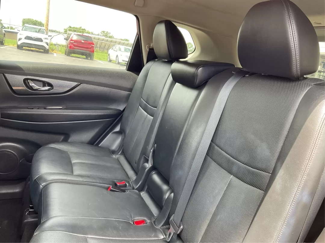 2014 Nissan Rogue SL (5N1AT2MV9EC) with an 2.5L I-4 DOHC engine, located at 1184 Kauffman Ave, Fairborn, OH, 45324, (937) 908-9800, 39.807072, -84.030914 - Photo#10