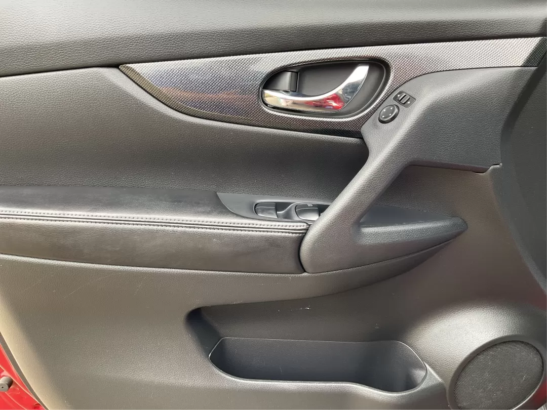 2014 Nissan Rogue SL (5N1AT2MV9EC) with an 2.5L I-4 DOHC engine, located at 1184 Kauffman Ave, Fairborn, OH, 45324, (937) 908-9800, 39.807072, -84.030914 - Photo#18