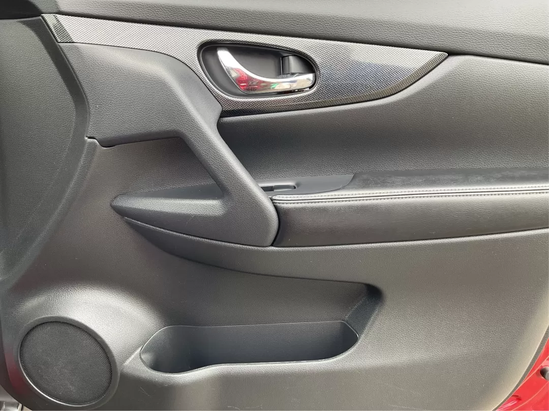 2014 Nissan Rogue SL (5N1AT2MV9EC) with an 2.5L I-4 DOHC engine, located at 1184 Kauffman Ave, Fairborn, OH, 45324, (937) 908-9800, 39.807072, -84.030914 - Photo#19