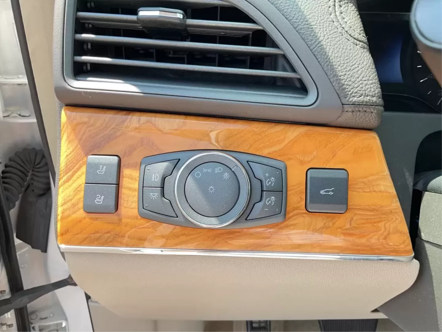 2015 Lincoln MKX Base (2LMDJ6JK7FB) with an Other engine, located at 1184 Kauffman Ave, Fairborn, OH, 45324, (937) 908-9800, 39.807072, -84.030914 - Photo#17