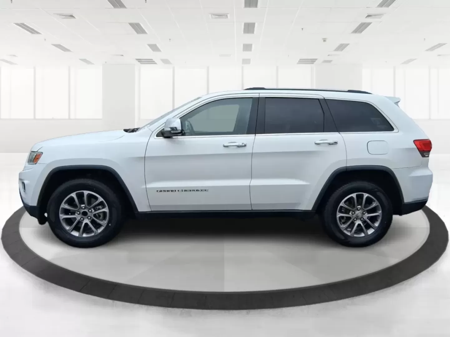 2014 Jeep Grand Cherokee Limited (1C4RJEBG2EC) with an Other engine, located at 8750 N County Rd 25A, Piqua, OH, 45356, (937) 908-9800, 40.164391, -84.232513 - **Unleash Adventure with the 2014 Jeep Grand Cherokee Limited at Advantage Car and Credit - Piqua!**<br /> <br /> Are you ready to elevate your driving experience? The 2014 Jeep Grand Cherokee Limited is the perfect vehicle for those who crave both adventure and comfort. Whether you're taking the fa - Photo#5