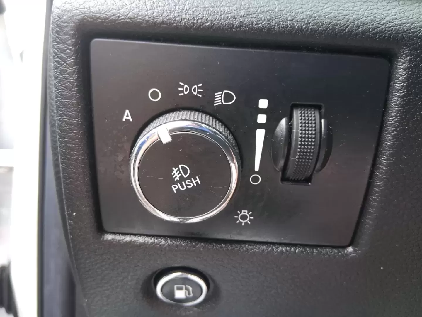 2014 Jeep Grand Cherokee Limited (1C4RJEBG2EC) with an Other engine, located at 8750 N County Rd 25A, Piqua, OH, 45356, (937) 908-9800, 40.164391, -84.232513 - **Unleash Adventure with the 2014 Jeep Grand Cherokee Limited at Advantage Car and Credit - Piqua!**<br /> <br /> Are you ready to elevate your driving experience? The 2014 Jeep Grand Cherokee Limited is the perfect vehicle for those who crave both adventure and comfort. Whether you're taking the fa - Photo#17