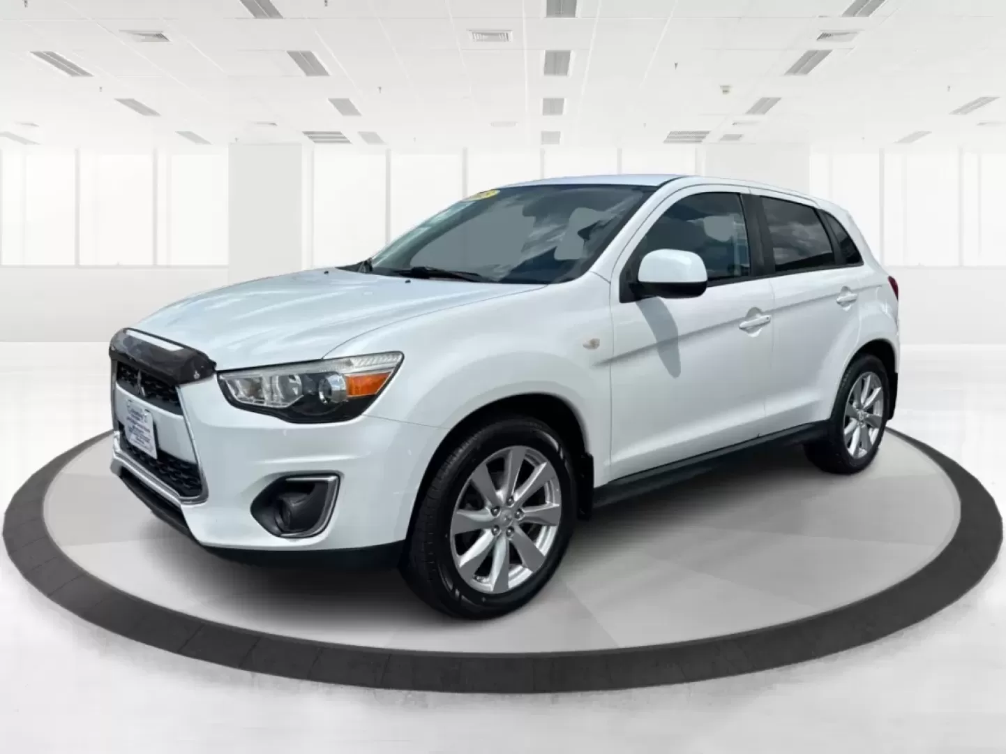 2015 Mitsubishi Outlander ES (4A4AR3AU2FE) with an 2L I-4 DOHC engine, located at 1184 Kauffman Ave, Fairborn, OH, 45324, (937) 908-9800, 39.807072, -84.030914 - **Explore the Open Road with Confidence in This 2015 Mitsubishi Outlander ES! Perfect for Adventurers and Families Alike!**<br /> <br /> Are you on the hunt for a reliable vehicle that can seamlessly transition from daily commutes to weekend getaways? Look no further than this stunning 2015 Mitsubis - Photo#8