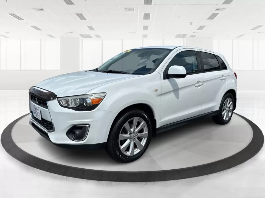 2015 Mitsubishi Outlander ES (4A4AR3AU2FE) with an 2L I-4 DOHC engine, located at 1184 Kauffman Ave, Fairborn, OH, 45324, (937) 908-9800, 39.807072, -84.030914 - Photo#8