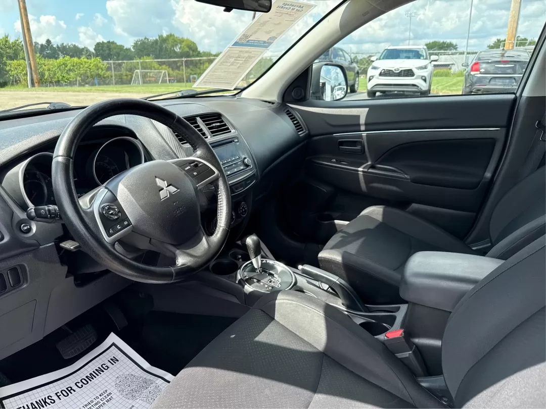 2015 Mitsubishi Outlander ES (4A4AR3AU2FE) with an 2L I-4 DOHC engine, located at 1184 Kauffman Ave, Fairborn, OH, 45324, (937) 908-9800, 39.807072, -84.030914 - Photo#9