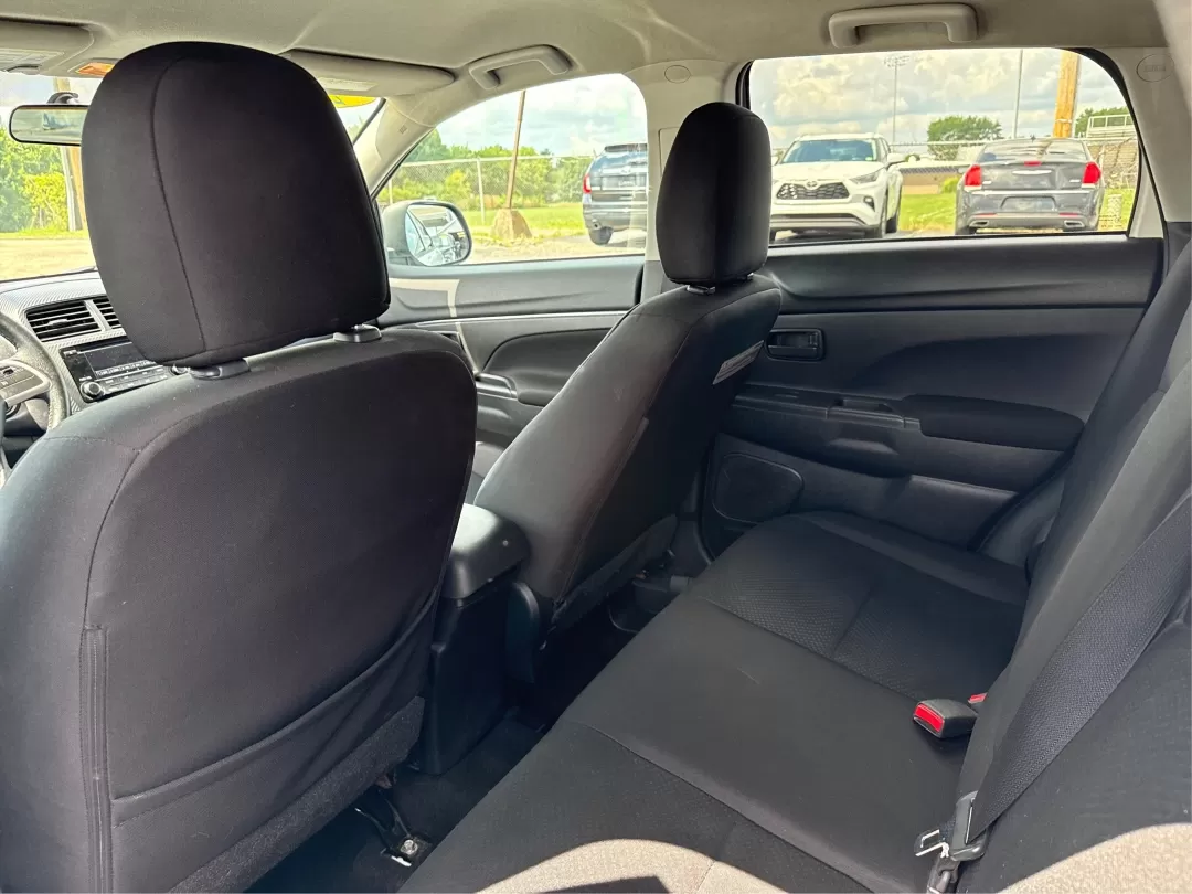 2015 Mitsubishi Outlander ES (4A4AR3AU2FE) with an 2L I-4 DOHC engine, located at 1184 Kauffman Ave, Fairborn, OH, 45324, (937) 908-9800, 39.807072, -84.030914 - Photo#10