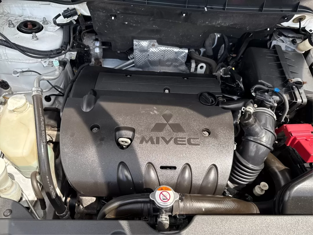 2015 Mitsubishi Outlander ES (4A4AR3AU2FE) with an 2L I-4 DOHC engine, located at 1184 Kauffman Ave, Fairborn, OH, 45324, (937) 908-9800, 39.807072, -84.030914 - Photo#11