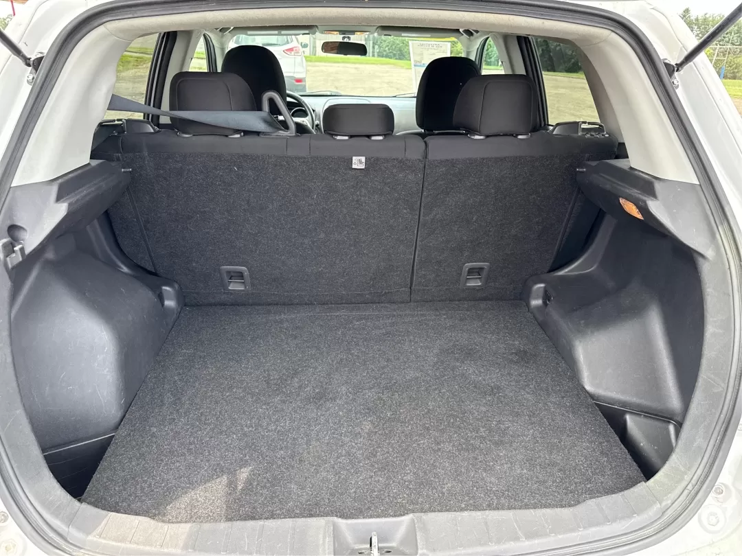 2015 Mitsubishi Outlander ES (4A4AR3AU2FE) with an 2L I-4 DOHC engine, located at 1184 Kauffman Ave, Fairborn, OH, 45324, (937) 908-9800, 39.807072, -84.030914 - Photo#12