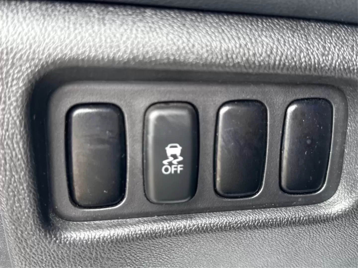 2015 Mitsubishi Outlander ES (4A4AR3AU2FE) with an 2L I-4 DOHC engine, located at 1184 Kauffman Ave, Fairborn, OH, 45324, (937) 908-9800, 39.807072, -84.030914 - **Explore the Open Road with Confidence in This 2015 Mitsubishi Outlander ES! Perfect for Adventurers and Families Alike!**<br /> <br /> Are you on the hunt for a reliable vehicle that can seamlessly transition from daily commutes to weekend getaways? Look no further than this stunning 2015 Mitsubis - Photo#17