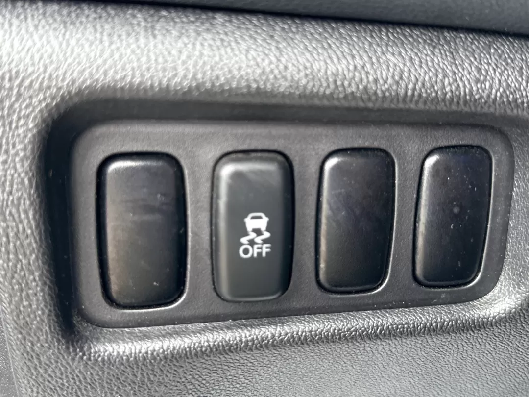 2015 Mitsubishi Outlander ES (4A4AR3AU2FE) with an 2L I-4 DOHC engine, located at 1184 Kauffman Ave, Fairborn, OH, 45324, (937) 908-9800, 39.807072, -84.030914 - Photo#17