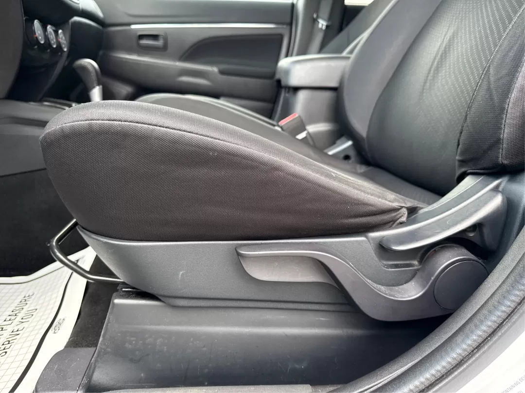 2015 Mitsubishi Outlander ES (4A4AR3AU2FE) with an 2L I-4 DOHC engine, located at 1184 Kauffman Ave, Fairborn, OH, 45324, (937) 908-9800, 39.807072, -84.030914 - Photo#18