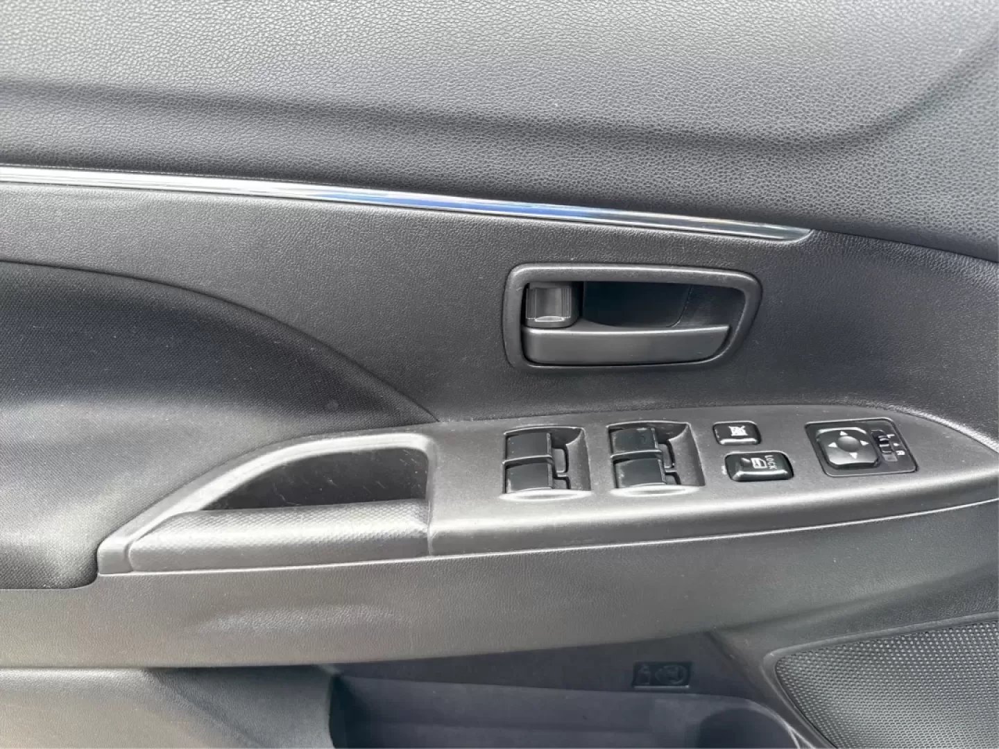 2015 Mitsubishi Outlander ES (4A4AR3AU2FE) with an 2L I-4 DOHC engine, located at 1184 Kauffman Ave, Fairborn, OH, 45324, (937) 908-9800, 39.807072, -84.030914 - **Explore the Open Road with Confidence in This 2015 Mitsubishi Outlander ES! Perfect for Adventurers and Families Alike!**<br /> <br /> Are you on the hunt for a reliable vehicle that can seamlessly transition from daily commutes to weekend getaways? Look no further than this stunning 2015 Mitsubis - Photo#19
