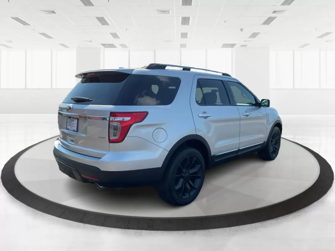 2015 Ford Explorer XLT (1FM5K8D85FG) with an 3.5L V-6 DOHC engine, located at 1184 Kauffman Ave, Fairborn, OH, 45324, (937) 908-9800, 39.807072, -84.030914 - Photo#2