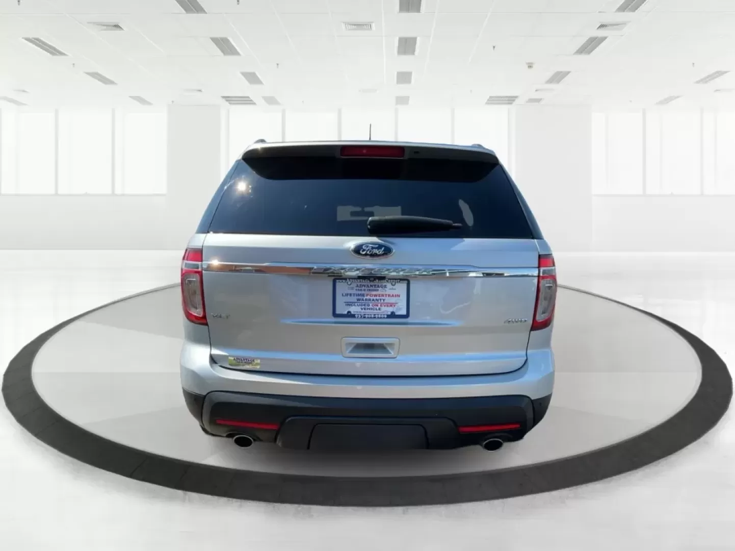 2015 Ford Explorer XLT (1FM5K8D85FG) with an 3.5L V-6 DOHC engine, located at 1184 Kauffman Ave, Fairborn, OH, 45324, (937) 908-9800, 39.807072, -84.030914 - **Explore the Open Road with the 2015 Ford Explorer XLT!** <br /> <br /> Are you ready to elevate your family adventures and weekend road trips? Look no further than this stunning 2015 Ford Explorer XLT, available now at Advantage Car and Credit in Fairborn, OH. With its robust capabilities and spac - Photo#3
