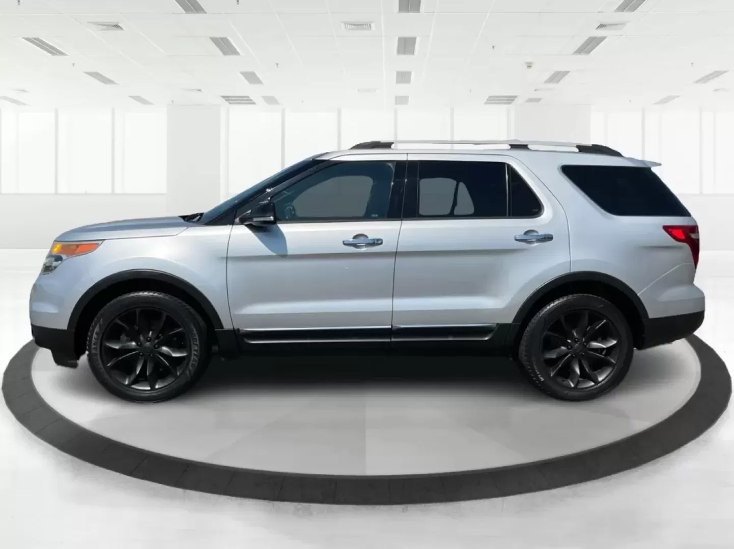2015 Ford Explorer XLT (1FM5K8D85FG) with an 3.5L V-6 DOHC engine, located at 1184 Kauffman Ave, Fairborn, OH, 45324, (937) 908-9800, 39.807072, -84.030914 - **Explore the Open Road with the 2015 Ford Explorer XLT!** <br /> <br /> Are you ready to elevate your family adventures and weekend road trips? Look no further than this stunning 2015 Ford Explorer XLT, available now at Advantage Car and Credit in Fairborn, OH. With its robust capabilities and spac - Photo#5