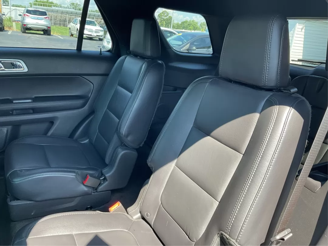 2015 Ford Explorer XLT (1FM5K8D85FG) with an 3.5L V-6 DOHC engine, located at 1184 Kauffman Ave, Fairborn, OH, 45324, (937) 908-9800, 39.807072, -84.030914 - Photo#10