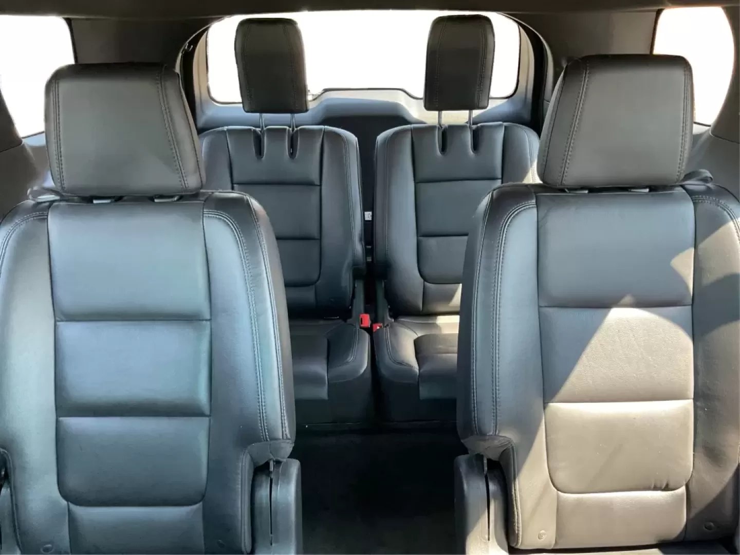 2015 Ford Explorer XLT (1FM5K8D85FG) with an 3.5L V-6 DOHC engine, located at 1184 Kauffman Ave, Fairborn, OH, 45324, (937) 908-9800, 39.807072, -84.030914 - **Explore the Open Road with the 2015 Ford Explorer XLT!** <br /> <br /> Are you ready to elevate your family adventures and weekend road trips? Look no further than this stunning 2015 Ford Explorer XLT, available now at Advantage Car and Credit in Fairborn, OH. With its robust capabilities and spac - Photo#14