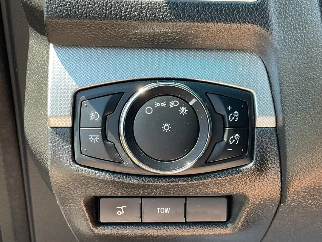 2015 Ford Explorer XLT (1FM5K8D85FG) with an 3.5L V-6 DOHC engine, located at 1184 Kauffman Ave, Fairborn, OH, 45324, (937) 908-9800, 39.807072, -84.030914 - Photo#17